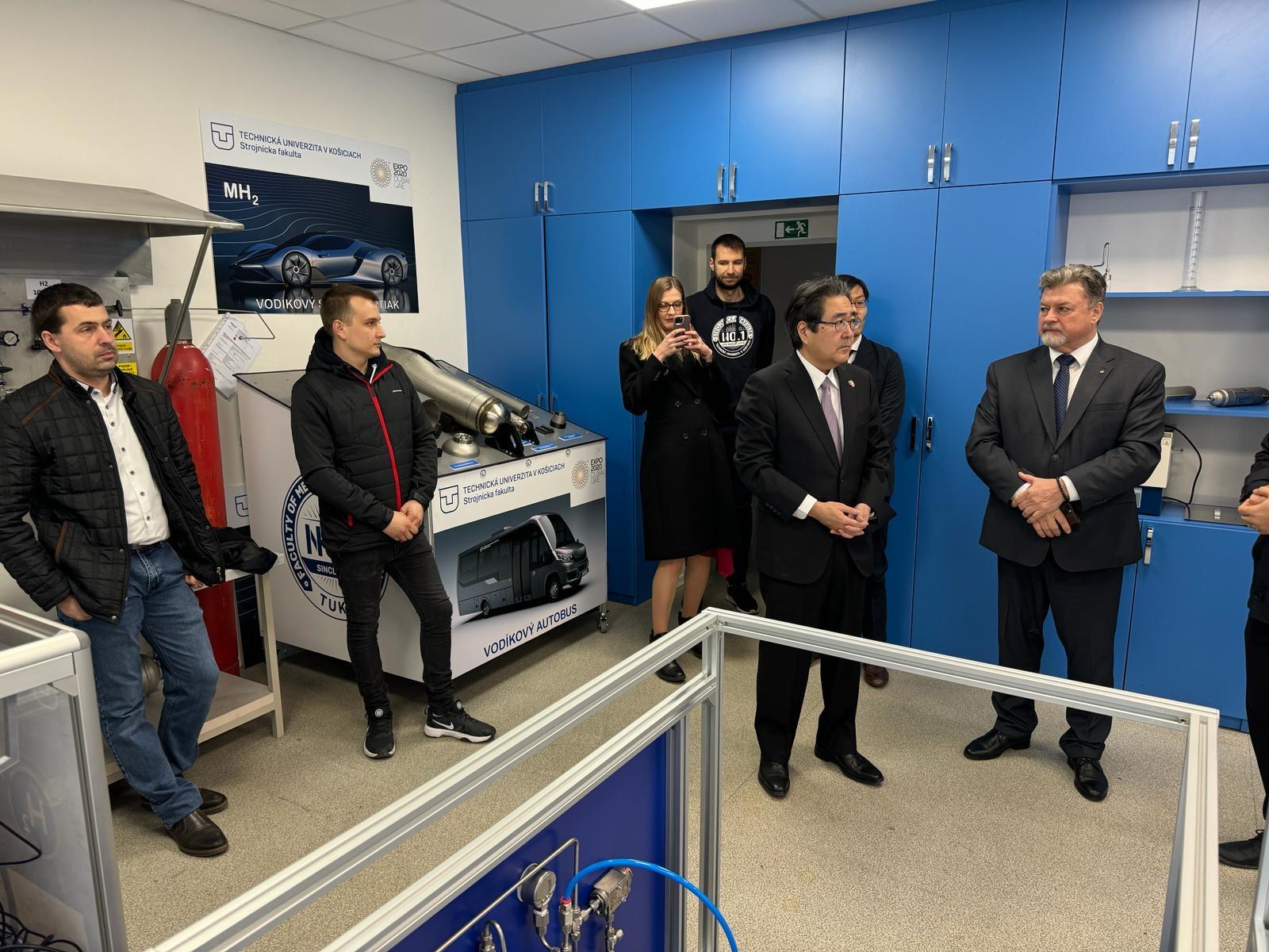 navsteva vodikoveho centra